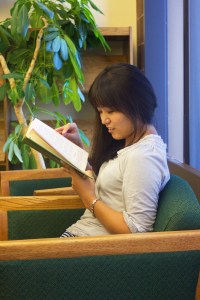 Yuumi Kamata enjoying a book in the library.